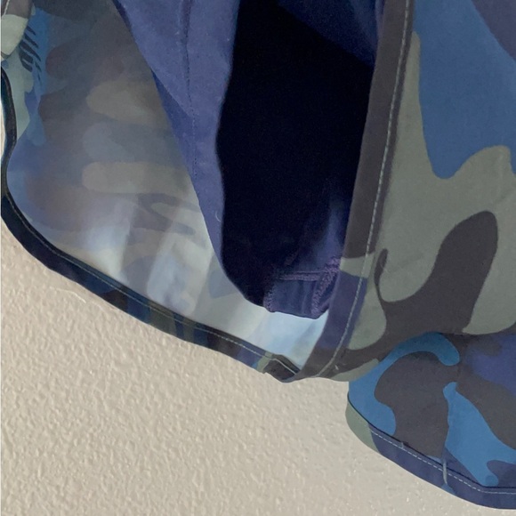 New Balance Blue and Green Athletic Shorts Lightweight Moisture-Wicking - Picture 7 of 7